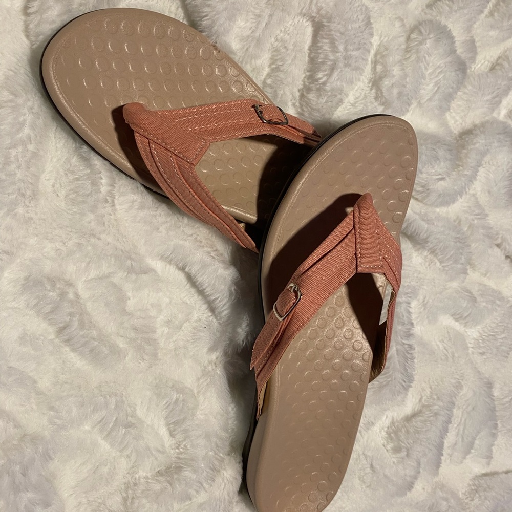 Women's pink Sandals - Picture 1 of 6